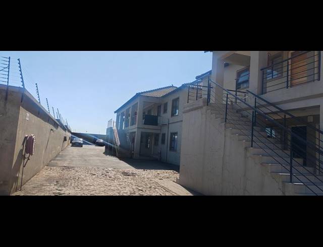 20 BEDROOM HOUSE FOR SALE IN SPRUITVIEW